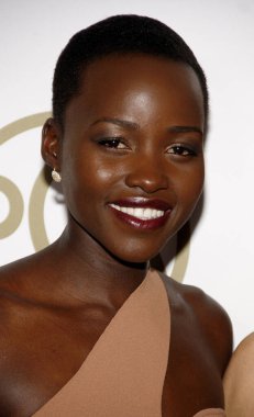 Lupita Nyong 'o, 19 Ocak 2014' te ABD 'nin Los Angeles kentindeki Beverly Hilton Oteli' nde düzenlenen 25..