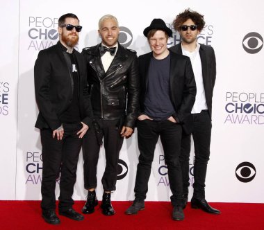 Patrick Stump, Pete Wentz, Andy Hurley ve Fall Out Boy 'dan Joe Trohman, 7 Ocak 2015' te Los Angeles Nokia L.A. Live Theatre 'da düzenlenen 41.