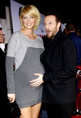 HOLYWOOD, CA - NOVEMBER 09, 2009: Jenna Elfman ve Bodhi Elfman, 9 Kasım 2009 'da Hollywood, ABD' deki El Capitan Tiyatrosu 'nda düzenlenen' Old Dogs 'filminin dünya prömiyerinde.