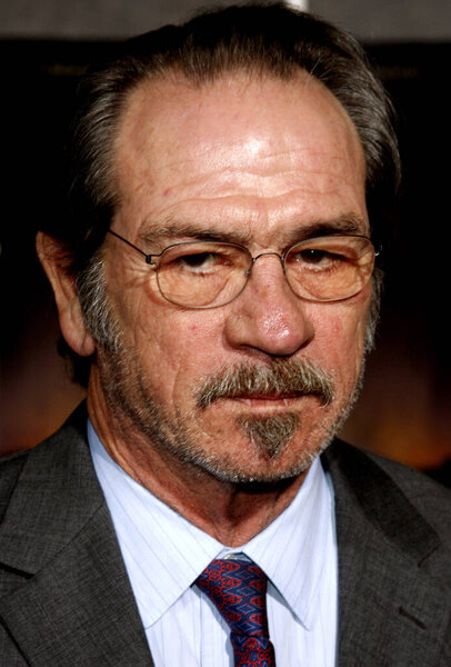 Томми Ли Джонс на премьере песни "No Country For Old Men" в театре El Capitan в Вествуде, США, 4 ноября 2007 года.