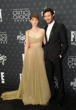 Leighton Meester ve Adam Brody, 7 Şubat 2025 tarihinde ABD 'nin Satna Monica kentindeki Barker Hangarında düzenlenen 30. Yıllık Eleştirmenler Seçimi Ödülleri' nde.