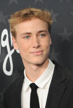 Sasha Schreiber, ABD 'nin Satna Monica kentindeki Barker Hangarında 7 Şubat 2025 tarihinde düzenlenen 30. Yıllık Eleştirmenler Seçimi Ödülleri' nde.