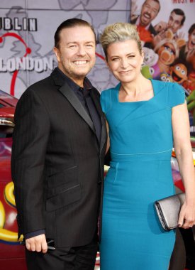 Ricky Gervais ve Jane Fallon, 11 Mart 2014 'te ABD' nin Los Angeles şehrindeki El Capitan Tiyatrosu 'nda düzenlenen 