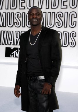 Akon, Los Angeles Nokia Theatre L.A. 'da 12 Eylül 2010 tarihinde düzenlenen 2010 MTV Video Müzik Ödülleri' nde yer aldı..