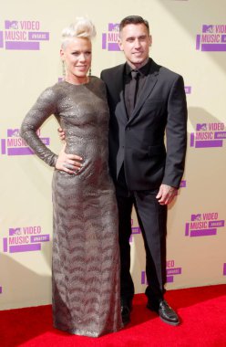 Pink ve Carey Hart, 6 Eylül 2012 'de ABD' nin Los Angeles kentindeki Staples Center 'da düzenlenen 2012 MTV Video Müzik Ödülleri' nde.