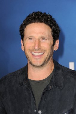 Mark Feuerstein, 2 Kasım 2021 'de ABD' nin Batı Hollywood kentindeki Pacific Design Center 'da düzenlenen' Finch 'filminin ilk gösteriminde.