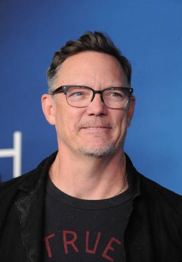 Matthew Lillard, 2 Kasım 2021 'de ABD' nin Batı Hollywood kentindeki Pacific Design Center 'da düzenlenen' Finch 'filminin ilk gösteriminde.