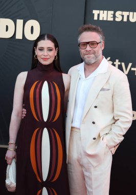 Lauren Miller ve Seth Rogen, 24 Mart 2025 'te ABD' nin Los Angeles kentindeki Akademi Sinema Müzesi 'nde düzenlenen' The Studio 'nun Apple TV + Series World galasında.
