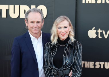 Bo Welch ve Catherine O 'Hara, 24 Mart 2025' te ABD 'nin Los Angeles kentindeki Akademi Sinema Müzesi' nde düzenlenen 'The Studio' nun Apple TV + Series World galasında.
