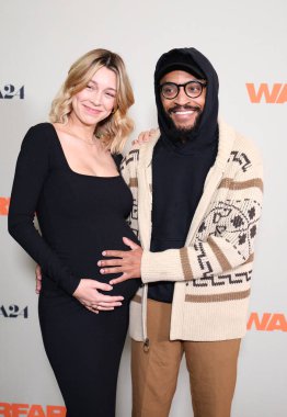 Bailey Galvan ve Keith Lucas, 27 Mart 2025 'te ABD' nin Los Angeles kentindeki DGA Tiyatrosu 'nda düzenlenen A24' ün 'Savaş' prömiyerinde.