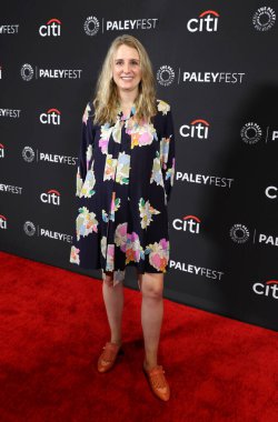 Jenna Santoianni, 29 Mart 2025 'te ABD' nin Los Angeles şehrindeki Dolby Tiyatrosu 'nda düzenlenen Poker Face' in 2025 PaleyFest LA gösteriminde