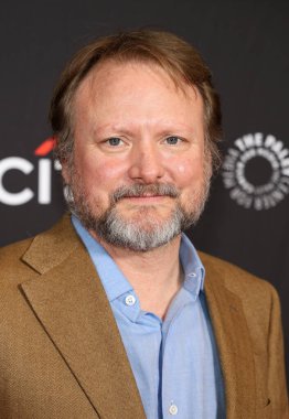 29 Mart 2025 'te ABD' nin Los Angeles kentindeki Dolby Tiyatrosu 'nda düzenlenen Poker Face' in 2025 PaleyFest LA gösteriminde Rian Johnson
