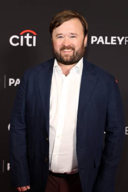 Haley Joel Osment, 29 Mart 2025 'te ABD' nin Los Angeles şehrindeki Dolby Tiyatrosu 'nda düzenlenen Poker Face' in 2025 PaleyFest LA gösteriminde