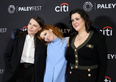 Clea DuVall, Natasha Lyonne ve Melanie Lynskey 29 Mart 2025 'te ABD' nin Los Angeles şehrindeki Dolby Tiyatrosu 'nda düzenlenen Poker Face' in 2025 PaleyFest LA gösteriminde