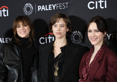 Charlotte Gainsbourg, Lou de Laage ve Rachel Brosnahan 42. William S. Paley Televizyon Sunar 'Gilmore Girls', 'The Marvelous Mrs. Maisel' ve 'Etoile: The Amy Sherman-Palladino Multiverse' Los Angeles Dolby Tiyatrosu, U