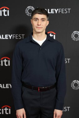 Gideon Glick, 29 Mart 2025 'te ABD' nin Los Angeles kentindeki Dolby Tiyatrosu 'nda düzenlenen 42. William S. Paley Televizyon Sunar' Gilmore Girls ',' The Marvelous Mrs. Maisel 've' Etoile: The Amy Sherman-Palladino Multiverse '.