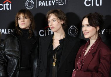 Charlotte Gainsbourg, Lou de Laage ve Rachel Brosnahan 42. William S. Paley Televizyon Sunar 'Gilmore Girls', 'The Marvelous Mrs. Maisel' ve 'Etoile: The Amy Sherman-Palladino Multiverse' Los Angeles Dolby Tiyatrosu, U