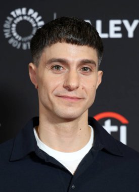 Gideon Glick, 29 Mart 2025 'te ABD' nin Los Angeles kentindeki Dolby Tiyatrosu 'nda düzenlenen 42. William S. Paley Televizyon Sunar' Gilmore Girls ',' The Marvelous Mrs. Maisel 've' Etoile: The Amy Sherman-Palladino Multiverse '.