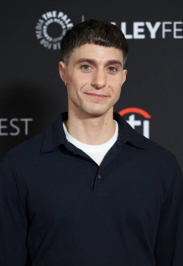 Gideon Glick, 29 Mart 2025 'te ABD' nin Los Angeles kentindeki Dolby Tiyatrosu 'nda düzenlenen 42. William S. Paley Televizyon Sunar' Gilmore Girls ',' The Marvelous Mrs. Maisel 've' Etoile: The Amy Sherman-Palladino Multiverse '.