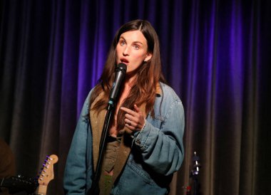 Rainey Qualley 'nin 