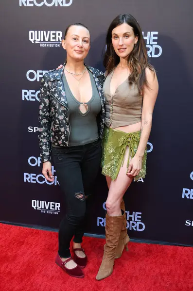 Kirsten Foe ve Rainey Qualley, 8 Mayıs 2025 'te ABD' nin Hollywood şehrinde Rainey Qualley Oteli 'nde özel bir performans sergiledi..