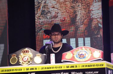 Gilberto 'Zurdo' Ramrez Jake Paul 'a karşı Julio Cesar Chavez Jr.' ın 14 Mayıs 2025 'te Hollywood' da Avalon 'da düzenlediği basın konferansında..