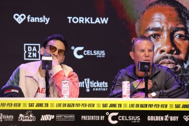 Julio Cesar Chavez Jr. ve Julio Cesar Chavez Jake Paul, Julio Cesar Chavez Jr. 'a karşı 14 Mayıs 2025' te Hollywood 'da Avalon' da düzenlenen basın konferansında..