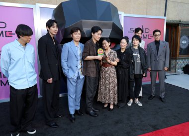 Kim Ji-yong, Park Sung Hoon, Lee Byung-hun, Hwang Dong-hyuk, Kang Ae-shim, Chae Kyoung-sun, Nam Na-young, Lee Jung-jae ve Choi Seung-hyun Netflix 'in' Squid Game 2 'ATAS etkinliği 30 Mayıs 2025 tarihinde Hollywood, ABD' deki Mısır Tiyatrosu 'nda gerçekleşti..