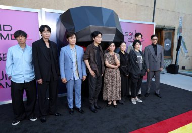 Kim Ji-yong, Park Sung Hoon, Lee Byung-hun, Hwang Dong-hyuk, Kang Ae-shim, Chae Kyoung-sun, Nam Na-young, Lee Jung-jae ve Choi Seung-hyun Netflix 'in' Squid Game 2 'ATAS etkinliği 30 Mayıs 2025 tarihinde Hollywood, ABD' deki Mısır Tiyatrosu 'nda gerçekleşti..