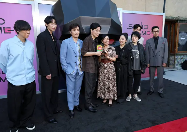 Kim Ji-yong, Park Sung Hoon, Lee Byung-hun, Hwang Dong-hyuk, Kang Ae-shim, Chae Kyoung-sun, Nam Na-young, Lee Jung-jae ve Choi Seung-hyun Netflix 'in' Squid Game 2 'ATAS etkinliği 30 Mayıs 2025 tarihinde Hollywood, ABD' deki Mısır Tiyatrosu 'nda gerçekleşti..