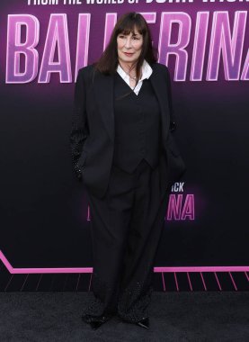 Anjelica Huston, 3 Haziran 2025 'te ABD' nin Hollywood kentindeki TCL Çin Tiyatrosu 'nda düzenlenen' Balerin 'filminin dünya prömiyerinde..