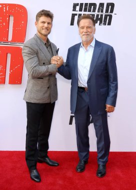 Travis Van Winkle ve Arnold Schwarzenegger Netflix 'in' Fubar 'ikinci sezon galasında 11 Haziran 2025' te Hollywood, ABD 'deki Tudum Tiyatrosu' nda gerçekleştirildi..
