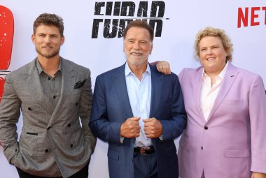 Travis Van Winkle, Fortune Feimster ve Arnold Schwarzenegger Netflix 'in' Fubar '2. sezon galasında 11 Haziran 2025' te Hollywood, ABD 'deki Tudum Tiyatrosu' nda gerçekleştirildi..