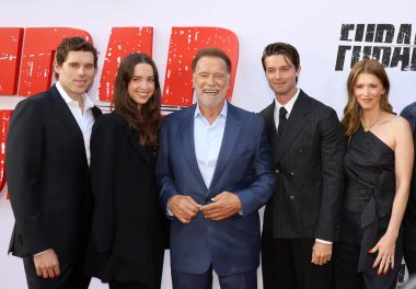 Christopher Schwarzenegger, Christina Schwarzenegger, Arnold Schwarzenegger, Patrick Schwarzenegger ve Katherine Schwarzenegger Netflix 'in' Fubar '2. sezon galasında 11 Haziran 2025' de Hollywood, ABD 'deki Tudum Tiyatrosu' nda gerçekleştirildi..