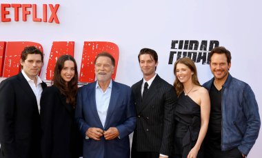 Christopher Schwarzenegger, Christina Schwarzenegger, Arnold Schwarzenegger, Patrick Schwarzenegger, Katherine Schwarzenegger ve Chris Pratt Netflix 'in 