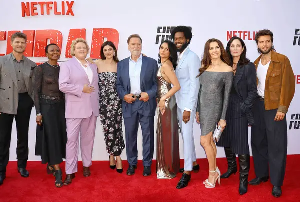 Monica Barbaro, Barbara Eve Harris, Fortune Feimster, Aparna Brielle, Fabiana Udenio, Arnold Schwarzenegger, Travis Van Winkle, Carrie-Anne Moss ve Milan Carter Netflix 'in Hollywood, ABD' deki Tudum Tiyatrosu 'nda düzenlenen 2.
