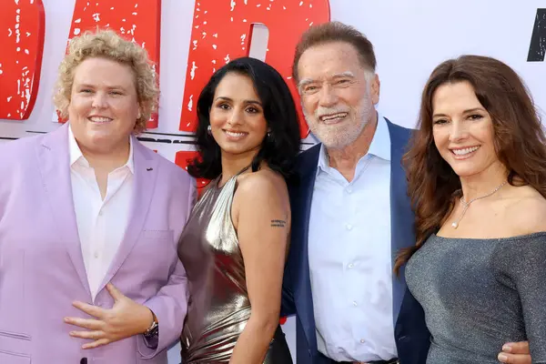 Fortune Feimster, Aparna Brielle, Fabiana Udenio ve Arnold Schwarzenegger Netflix 'in' Fubar '2. sezon galasında 11 Haziran 2025' te Hollywood, ABD 'deki Tudum Tiyatrosu' nda gerçekleştirildi..