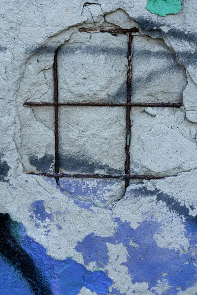Struktur Der Alten Betonwand Mit Rostigen Beschlägen Und Blauer Farbe — Stockfoto