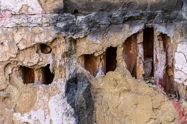 Eski Bir Delinmiş Tuğla Duvarın Dokusu Alçı Kalıntıları — Stok fotoğraf