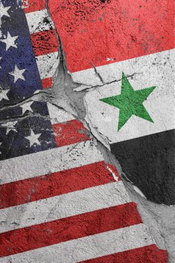 ABD ve Suriye bayrakları arasındaki çatlağın, siyasi ve ekonomik ilişkilerde küresel kriz kavramının resmedilmesi
