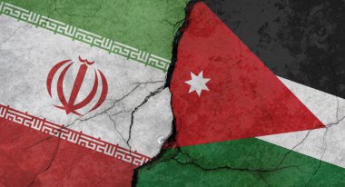 İran ve Ürdün bayrakları, çatlaklı beton duvar dokusu, grunge arka plan, askeri çatışma konsepti