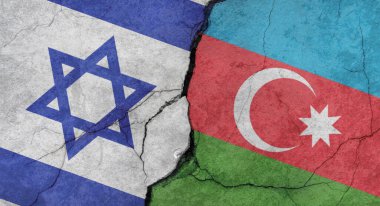 İsrail ve Azerbaycan bayrakları, çatlaklı beton duvar dokusu, grunge arka planı, askeri çatışma konsepti
