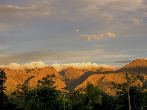 Det Iguaque Bjerg Oplyst Lyset Solnedgangen Nær Byen Arcabuco Det - Stock-foto