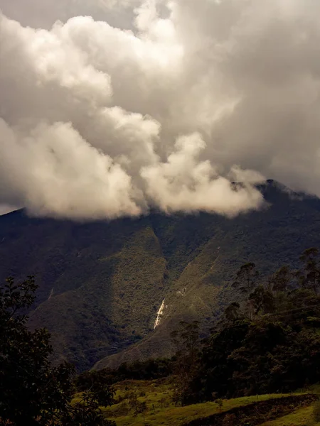 Величественные Горы Парамо Чонтале Покрытые Густыми Облаками Утренние Часы Недалеко — стоковое фото