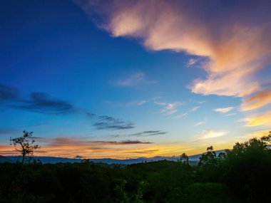 Kolombiya 'nın orta kesimindeki doğu And Dağları' nda, sömürge kasabası Villa de Leyva yakınlarında müthiş bir parıltı yaşanıyor..