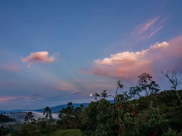 stock image Panoramic view of the beautiful full moon setting over the eastern Andean mountains of central Colombia, at dawn.