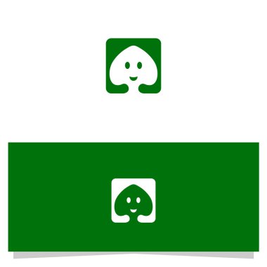 Yeşil kare şeklinde gösterilen oyuncu gülümseyen yüz simgesi, markalaşma projeleri ve pozitif mesajlaşma için çağdaş bir logo kavramı oluşturuyor.