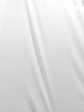 Beyaz dalga, yumuşak gölge ve bulanıklık. Kumaş şekilleri kıvrımlı tasarımlar. İzole edilmiş arkaplanda soyut arkaplan.