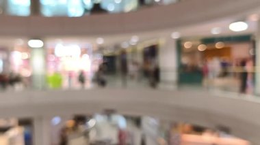 Gerçek zamanlı 4K video. Güzel bulanık ve parlak, alışveriş merkezinde.