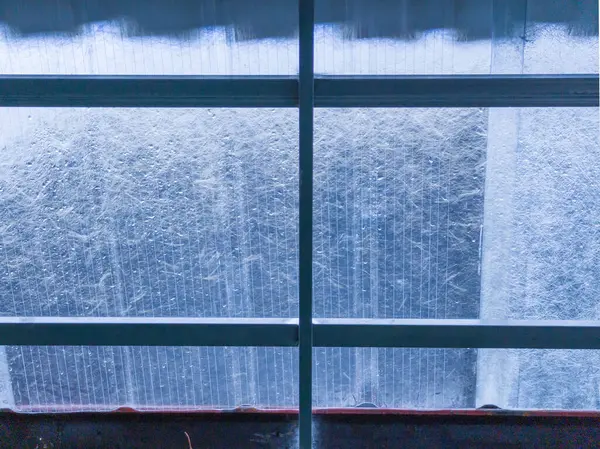 Yakın çekim, güneş ışığı çatısı ya da şeffaf FRP kağıdı. inşaat ve sanayi geçmişi.